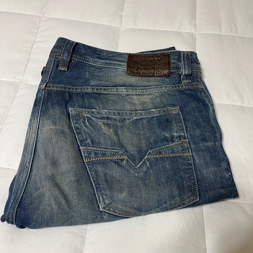 Men’s diesel jeans, size 34W 32L Larkee Relaxed